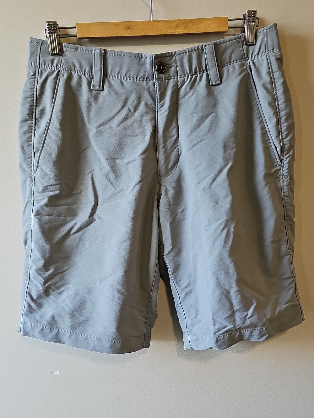Under Armour Men's 32" Gray Athletic Shorts